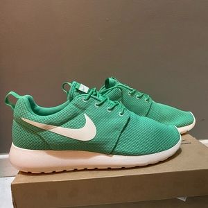 NIKE ROSHE RUN SIZE 11